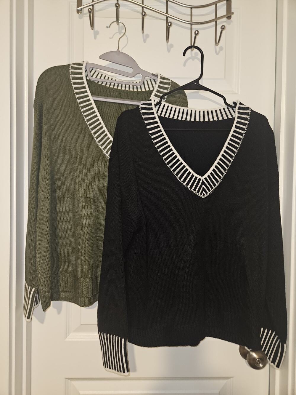 Women’s 2X Sweater Lot of 2 Black & Olive Green V Neck Striped Design Never Worn